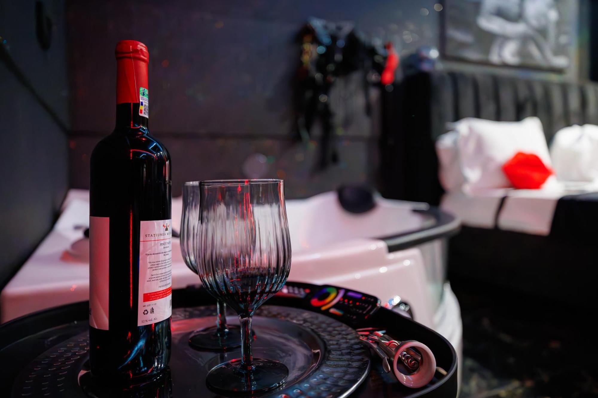 Romeo Nights - Love Rooms - Adults Only بوخارست المظهر الخارجي الصورة