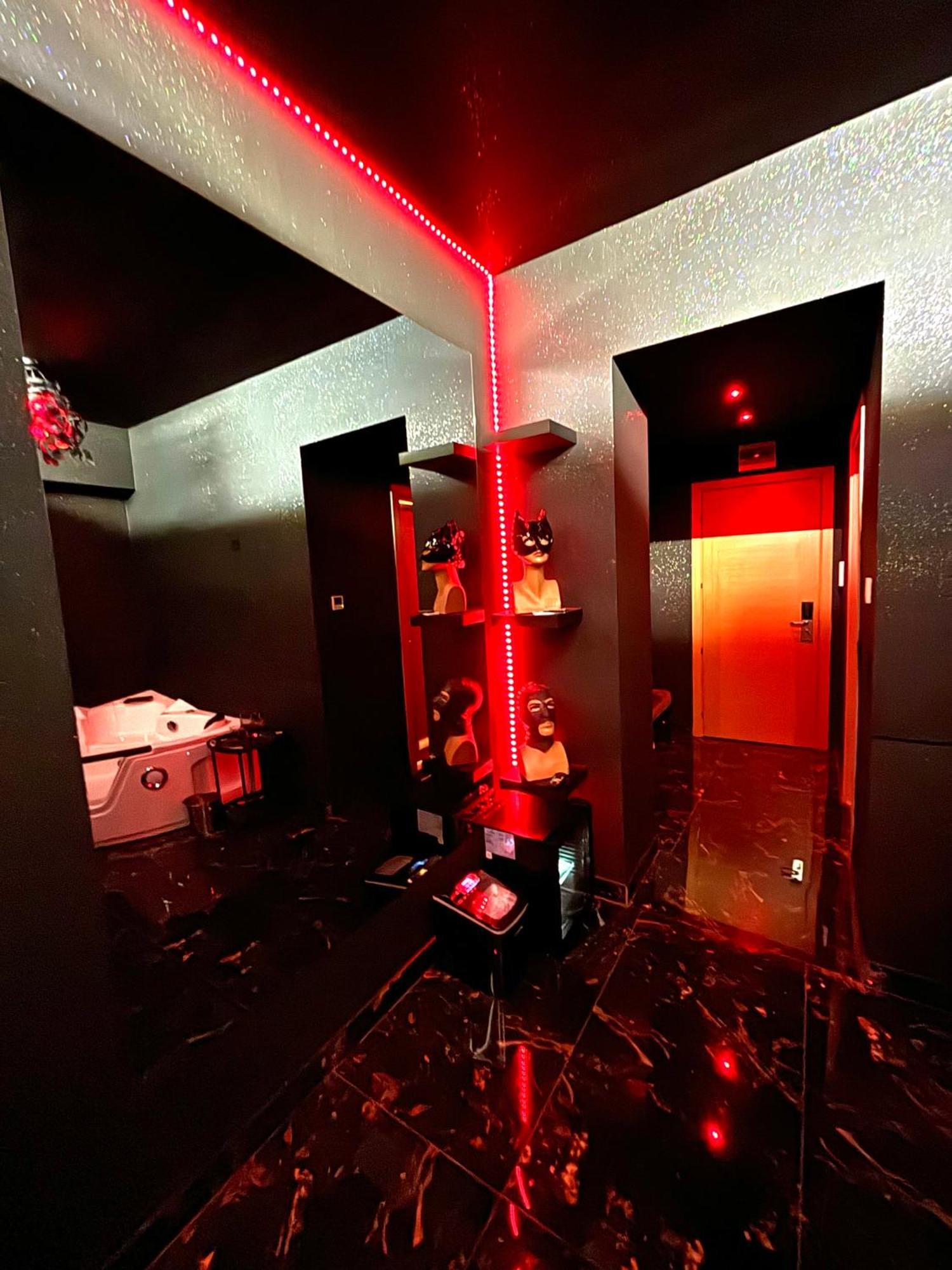 Romeo Nights - Love Rooms - Adults Only بوخارست المظهر الخارجي الصورة