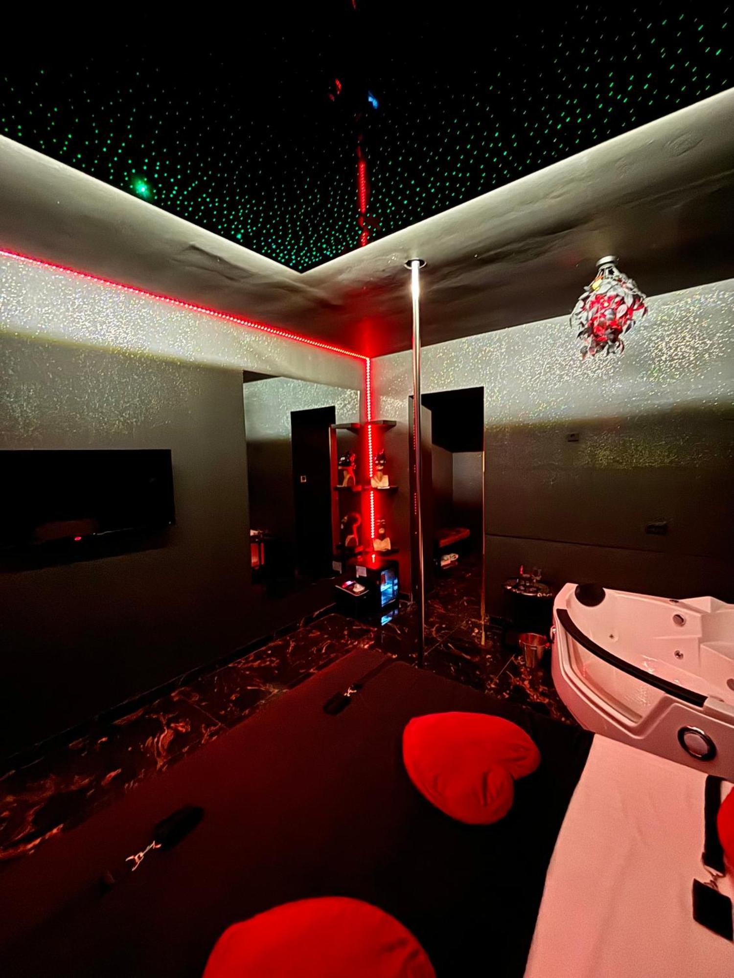 Romeo Nights - Love Rooms - Adults Only بوخارست المظهر الخارجي الصورة