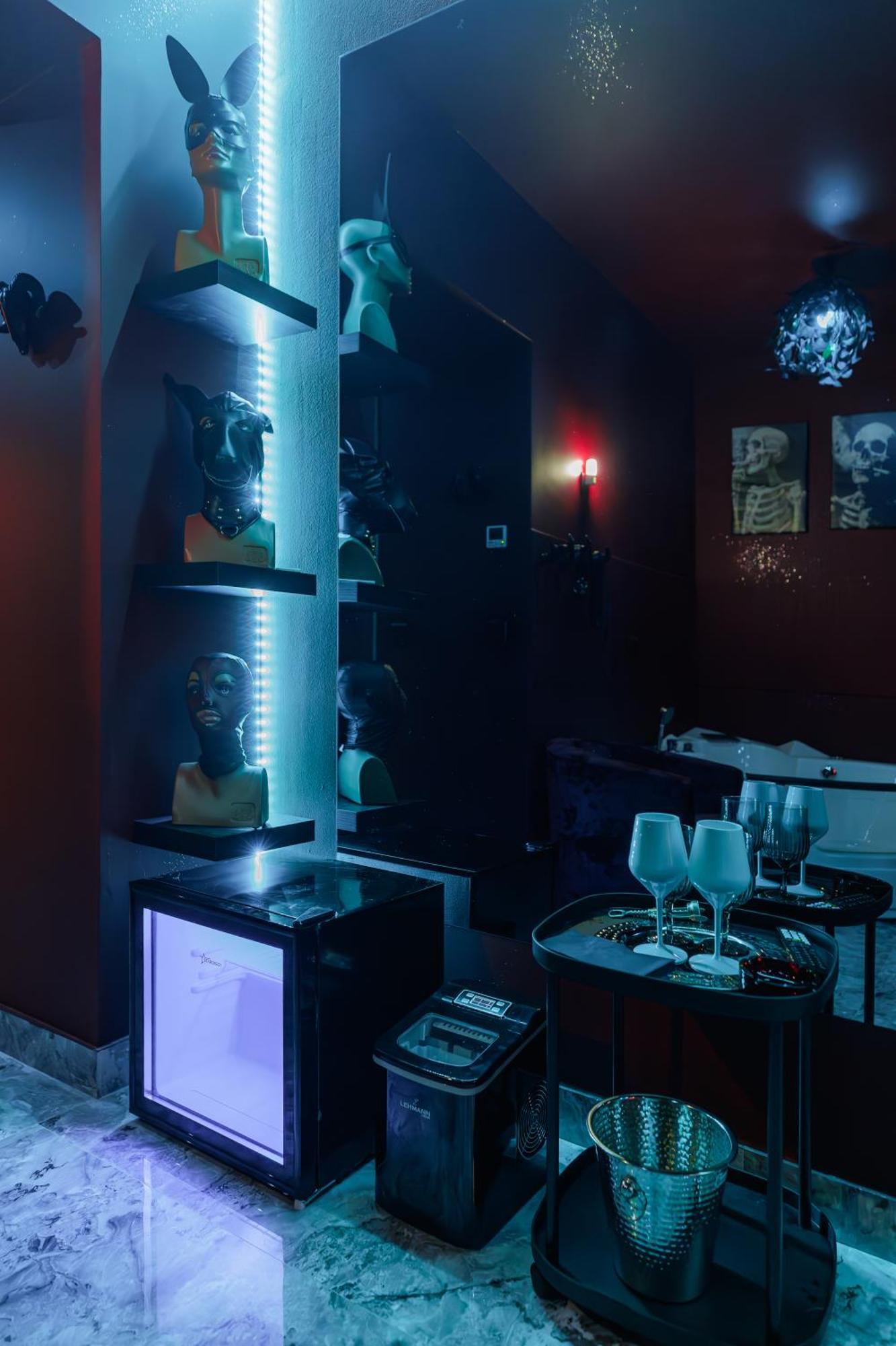 Romeo Nights - Love Rooms - Adults Only بوخارست المظهر الخارجي الصورة